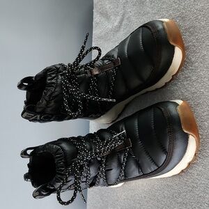 Womans North Face BlackThermoball Lace Up Winter Boots Size 8 Med